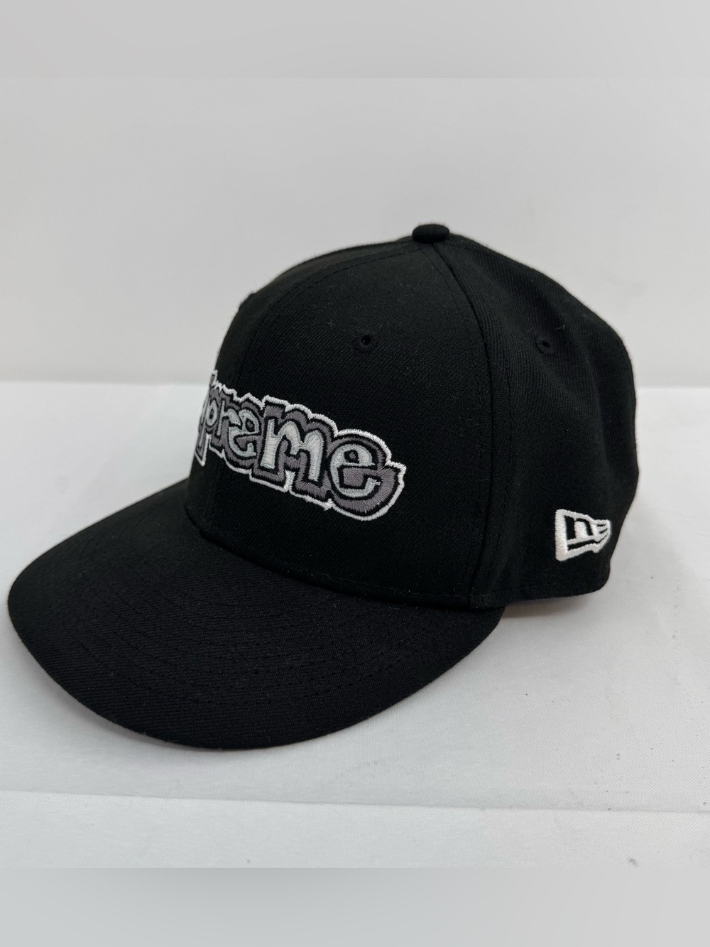 Supreme NEW ERA Cap 7 1/4 Polyester Black Men